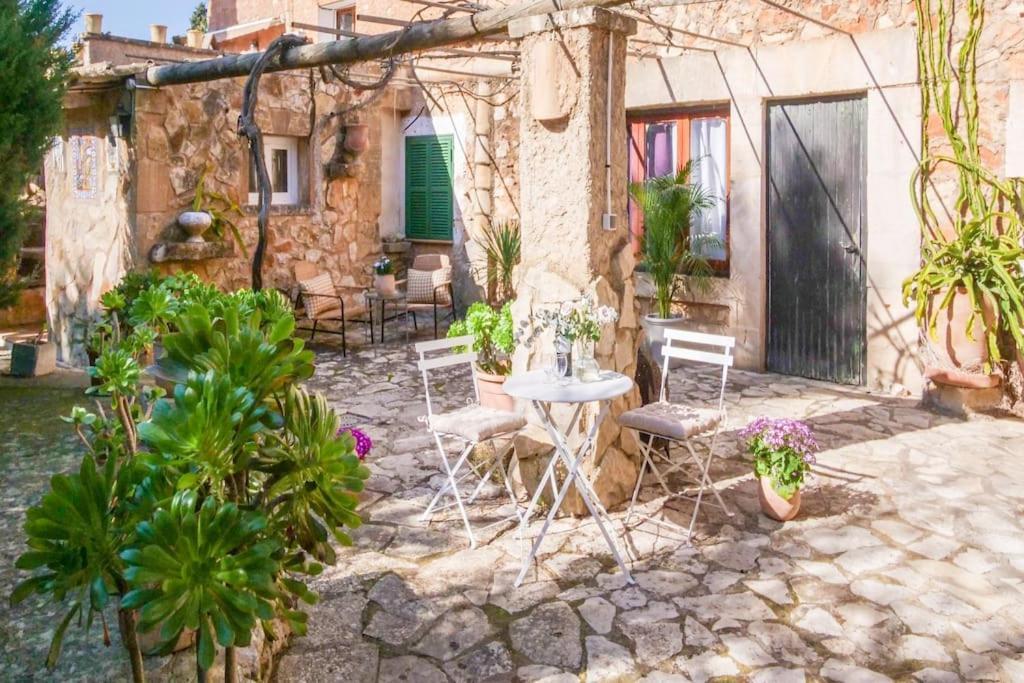 Llorenc 1, Entspannung Pur,stilvoll,ruhig,xxl Pool Appartement