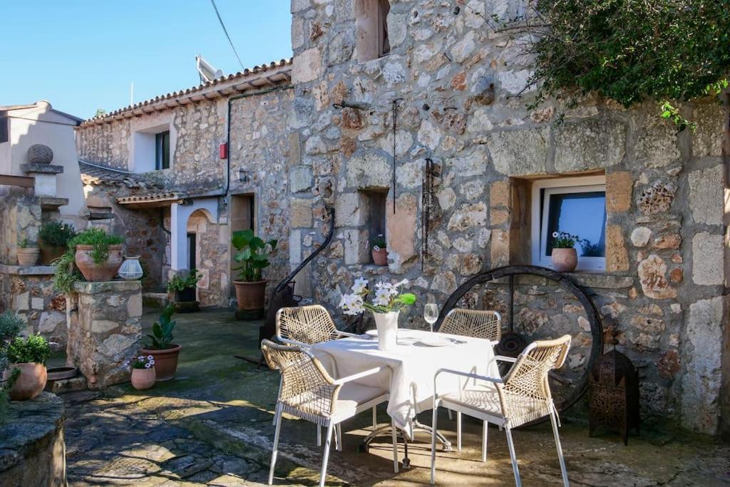 Llorenc 1, Entspannung Pur,stilvoll,ruhig,xxl Pool Appartement